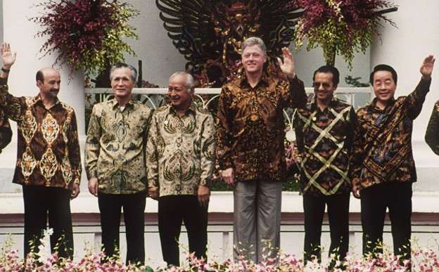 Perkenalan Batik Indonesia pertama